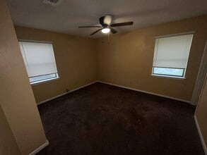 Building Photo - 820 Michelle Dr