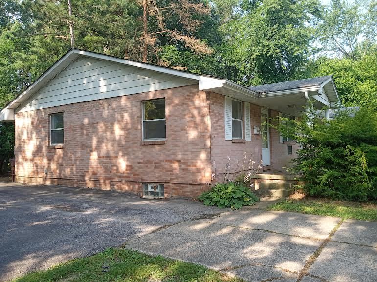 Foto principal - 622 E School St