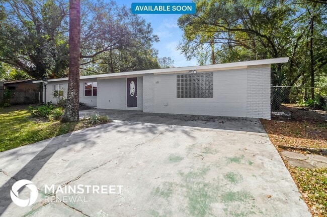 Building Photo - 1197 W Lakeview Cir