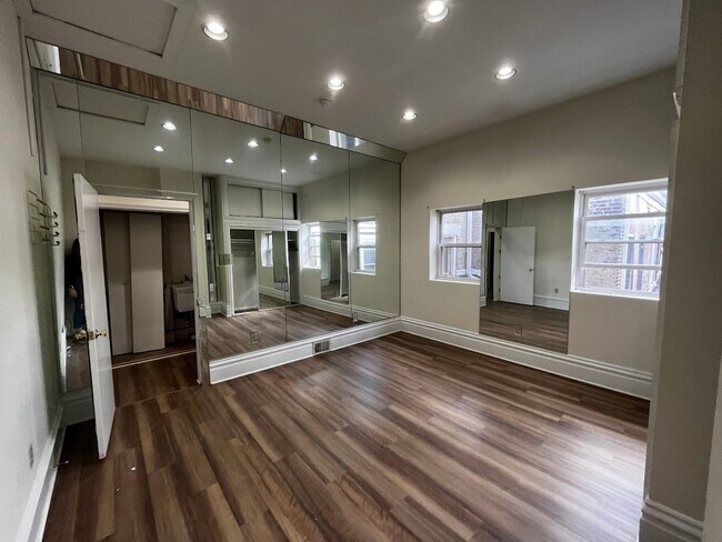 Foto del edificio - 2120 E Carson St