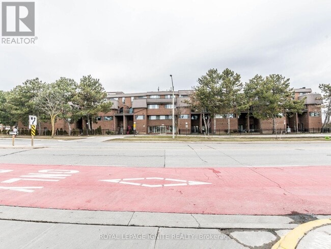 Building Photo - 3455-3455 Morning Star Dr
