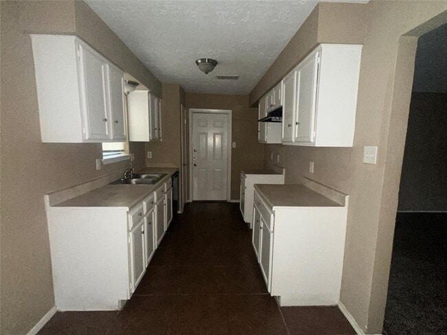 Building Photo - 1107 Vang Ct