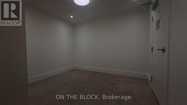 Building Photo - 1041 College St