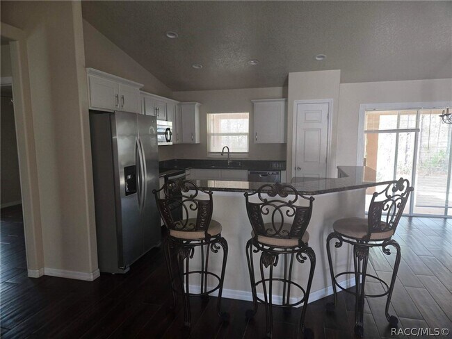 Foto del edificio - 5835 N Decarlo Dr