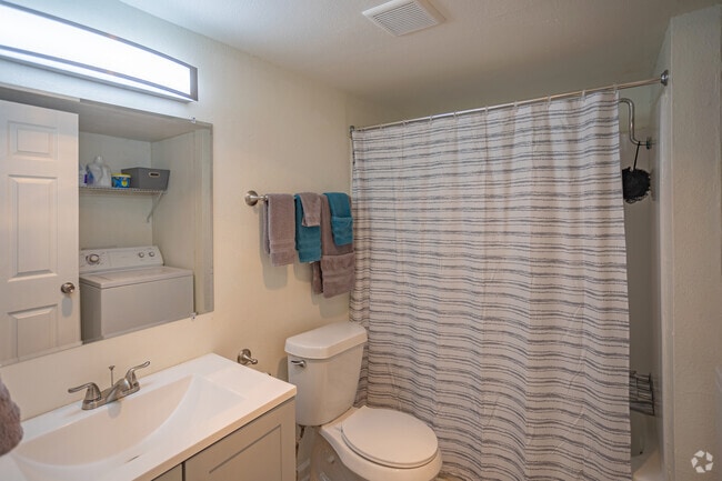 1 habitación, 1 baño, 710 pies cuadrados, baño - Indigo Villas