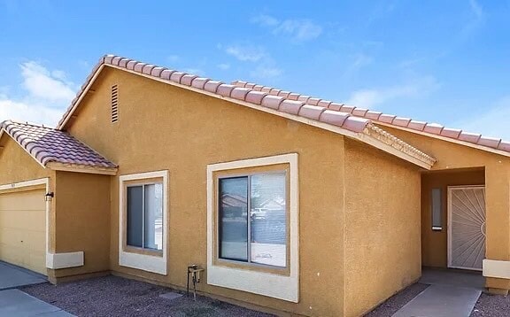 Building Photo - 9015 W Roanoke Dr