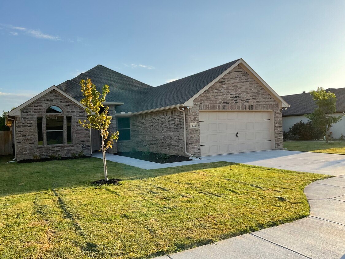 Foto principal - 1824 Town Creek Cir