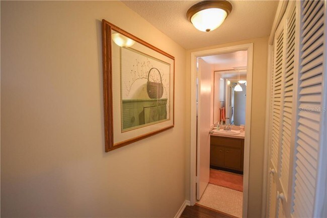 Building Photo - 7461 W Country Club Dr N