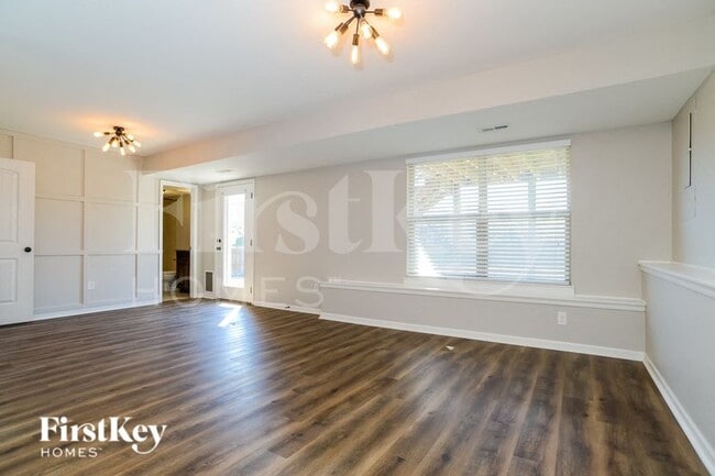 Building Photo - 10511 Augusta Dr