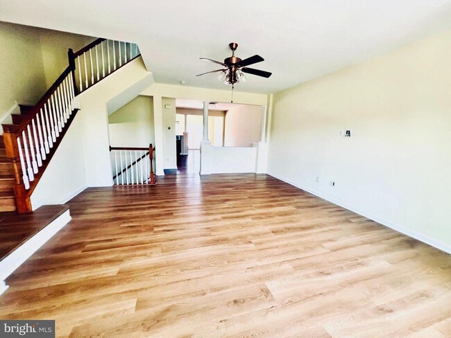 Building Photo - 25795 Clairmont Manor Square