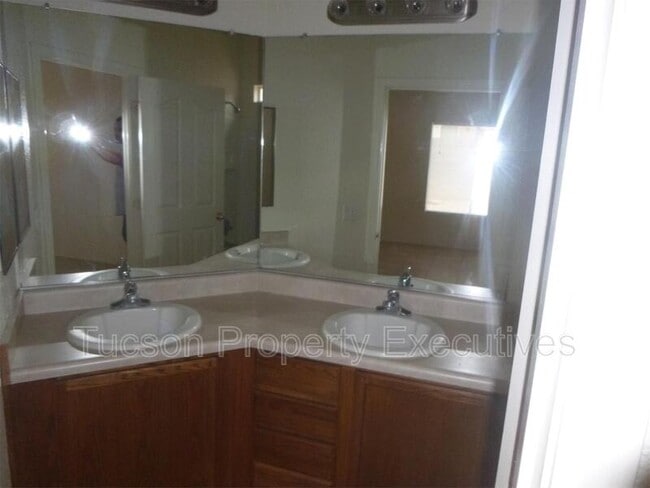 Building Photo - 5244 S Via Laguna Blanca