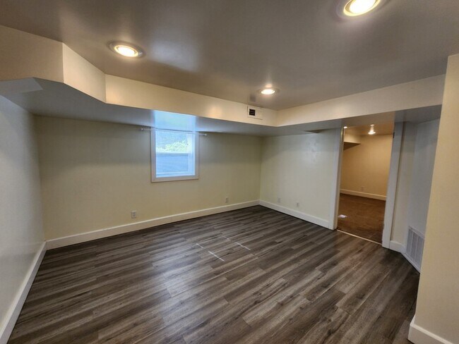 Foto del edificio - 266 E 6th Ave