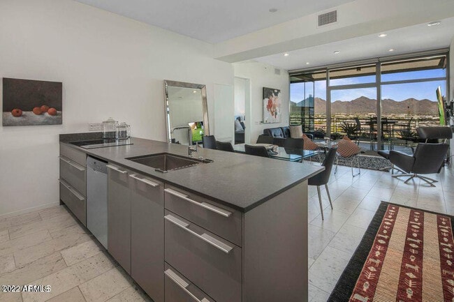 Foto del edificio - 7120 E Kierland Blvd