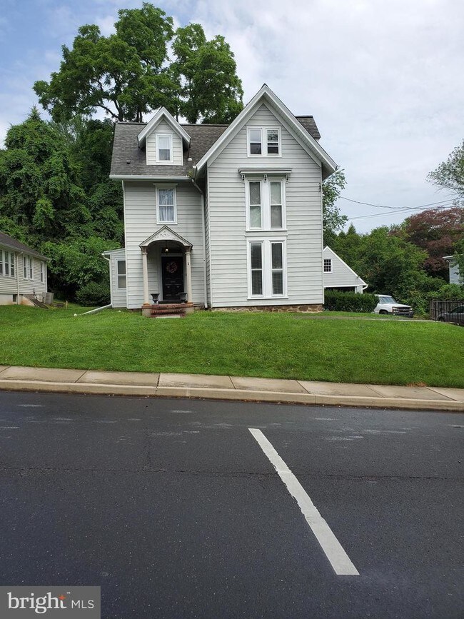 20 W College Ave Unit 4, Yardley, PA 19067 Apartment for Rent in