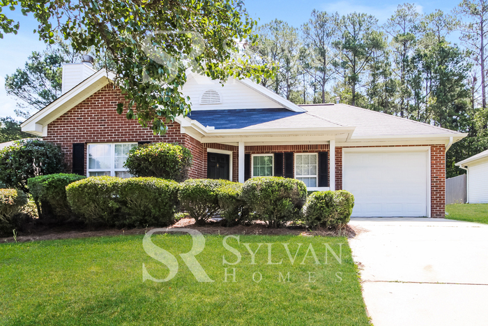 Foto principal - The living is easy in this 3 bedroom, 2 ba...