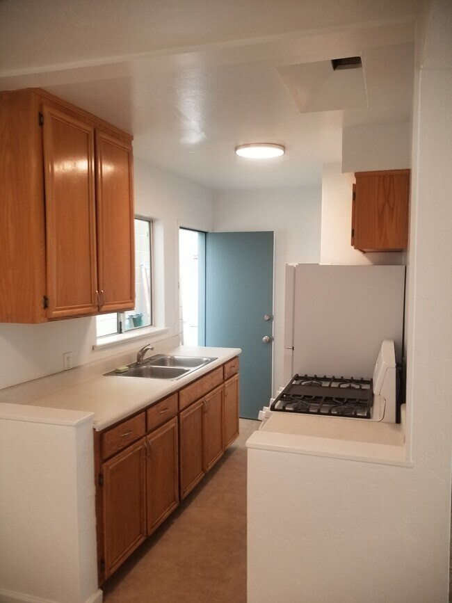 cocina - 823 San Fernando Pl