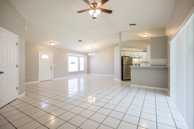 Building Photo - 2207 SW 12th Pl