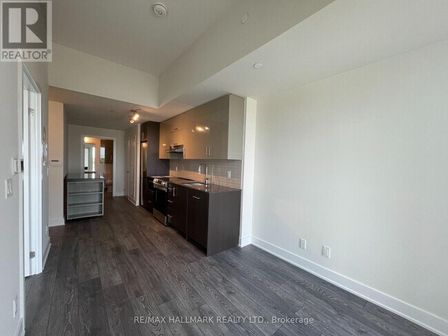 Photo du bâtiment - 188 Fairview Mall Dr