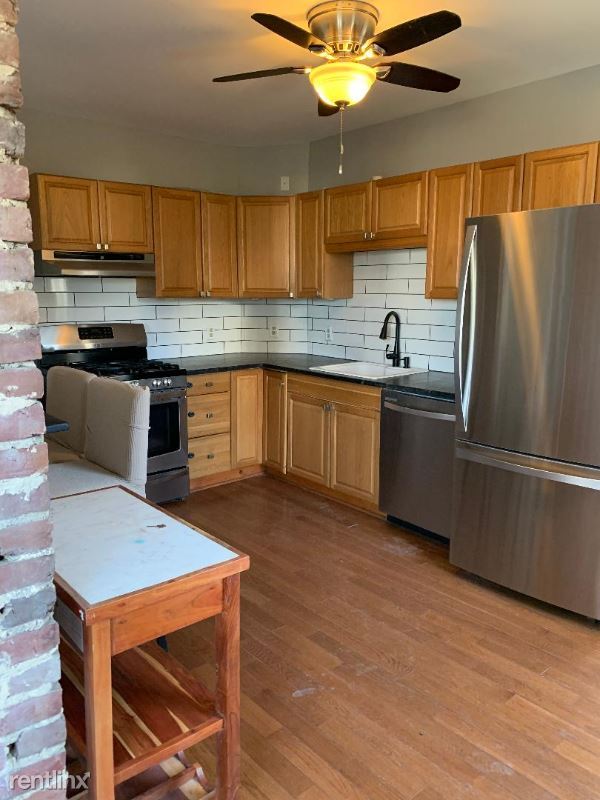 Building Photo - 3 br, 1.5 bath Townhome - 677 knowles ave