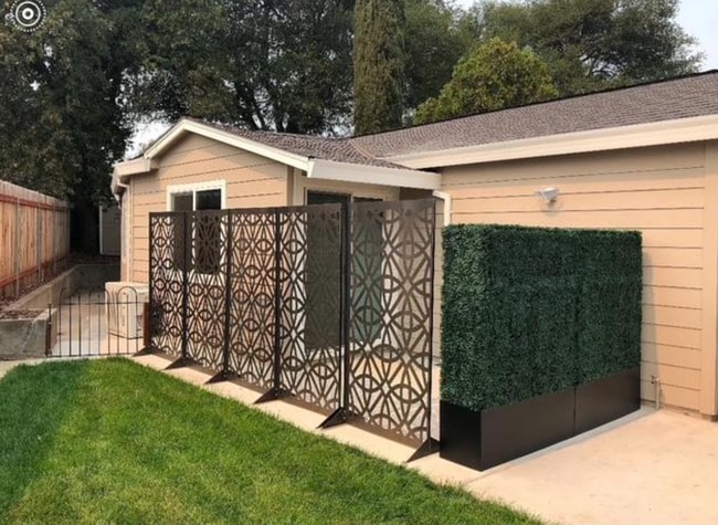 Building Photo - ADORABLE 1 Bedroom Home w/ TONS of Extras!...