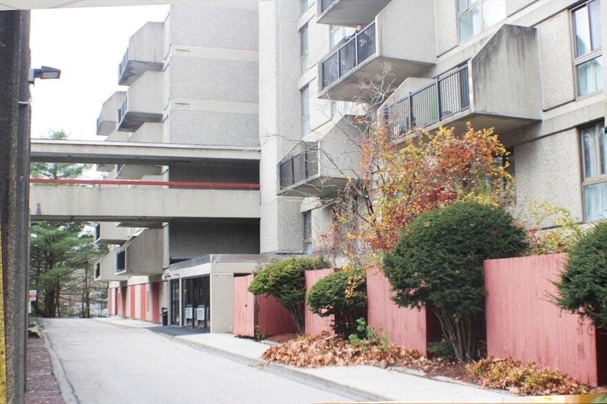 Primary Photo - 55 Tall Oaks Dr