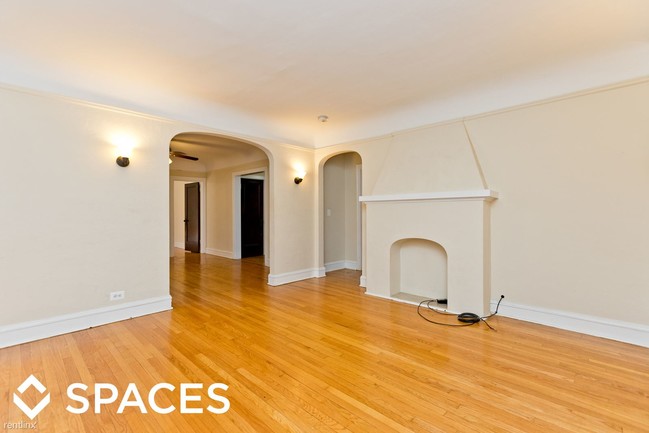 Building Photo - 2615 W Berwyn Ave