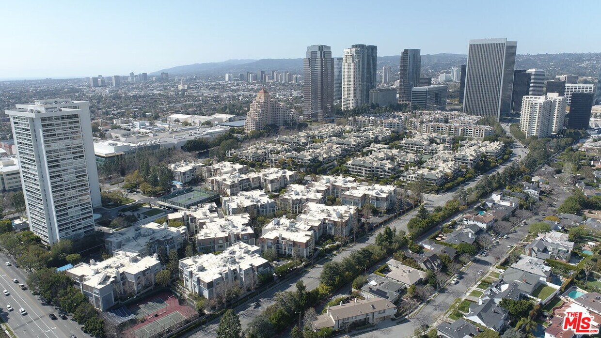 Primary Photo - 2122 Century Park Ln