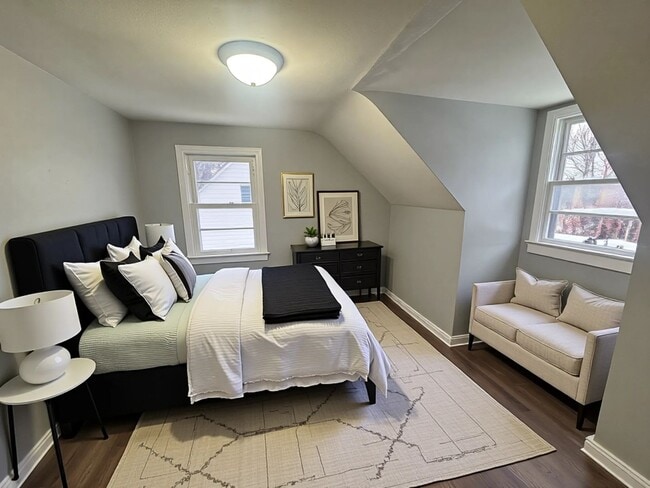 Building Photo - 701 Elm St