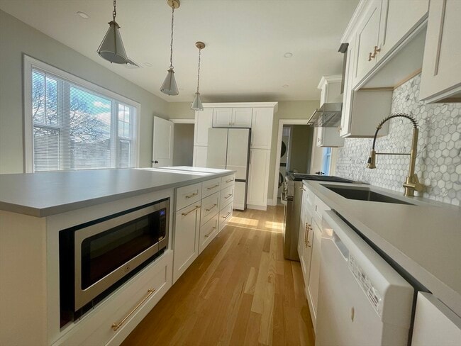 Foto del edificio - 1166 Fellsway