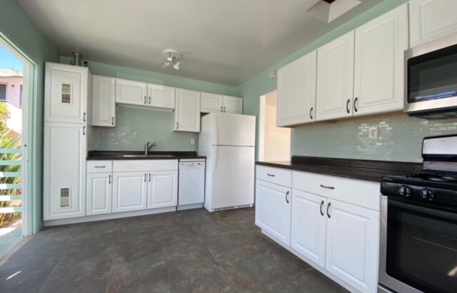 Building Photo - 3768 Promontory St