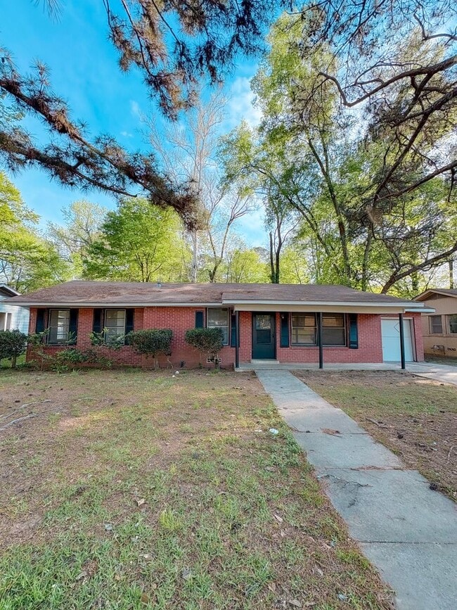 Building Photo - 204 E Glenn Dr