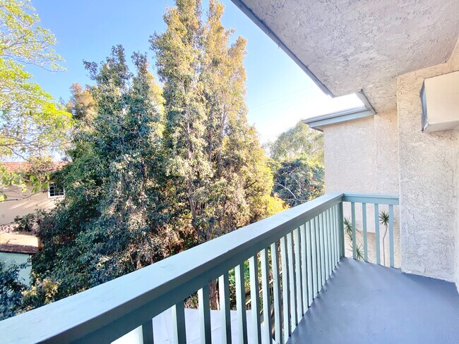 Building Photo - 3671 Midvale Ave Los Angeles, CA 90034