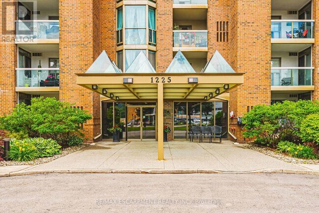 Photo du bâtiment - 1225 North Shore Blvd E