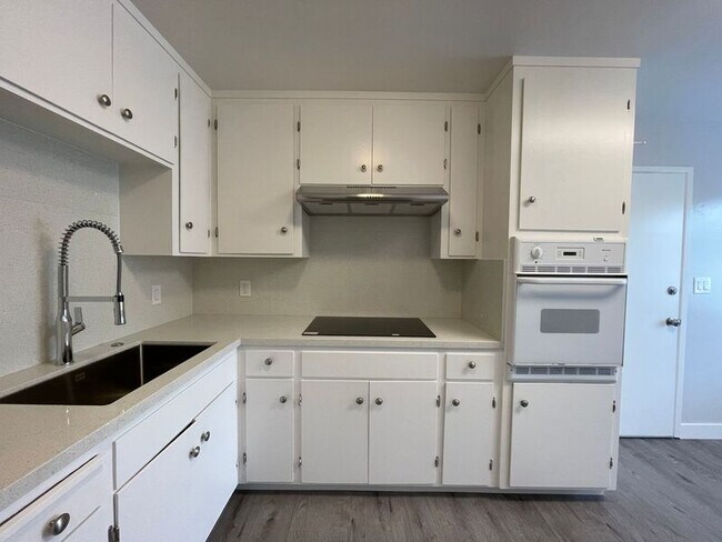 Building Photo - 476 Malabar Dr