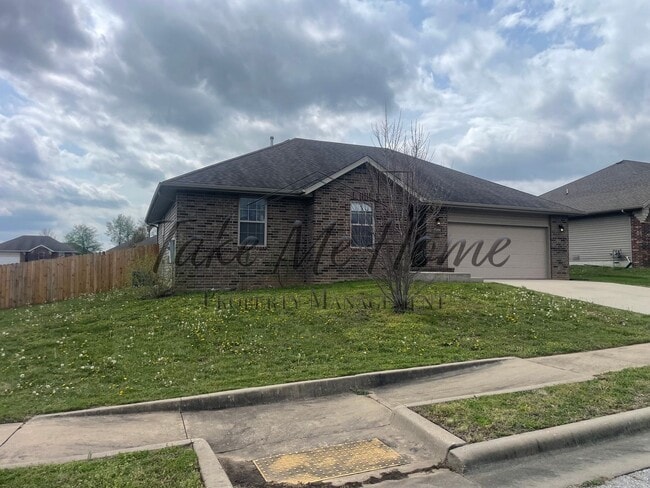 Building Photo - Updated Home in Ozark!