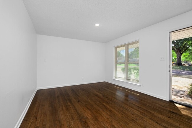 Building Photo - 3 bedroom, 2 bath recently renovated in Southaven