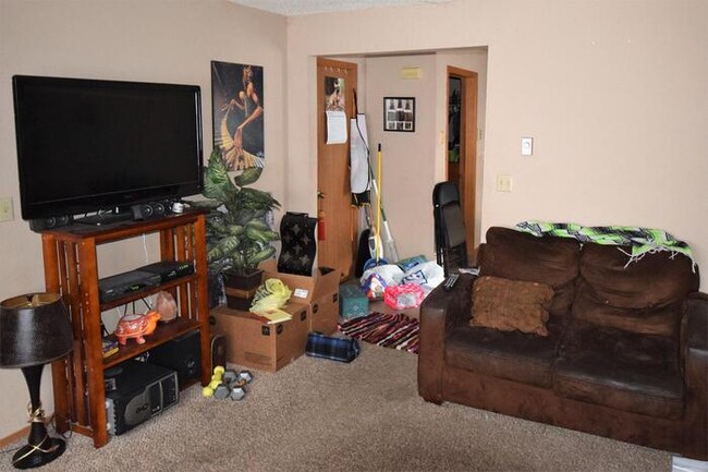 Building Photo - 2 Bedroom Town Home-Fox Crossings