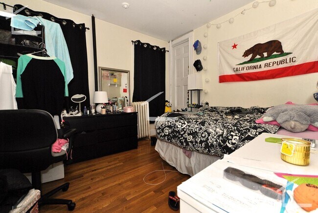 Building Photo - 9/1 No Fee! Updated Egmont St 3BR w/large bedrooms, heat inc!
