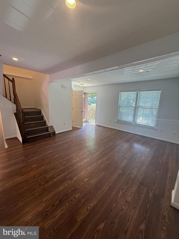 Foto del edificio - 1554 Beverly Ct
