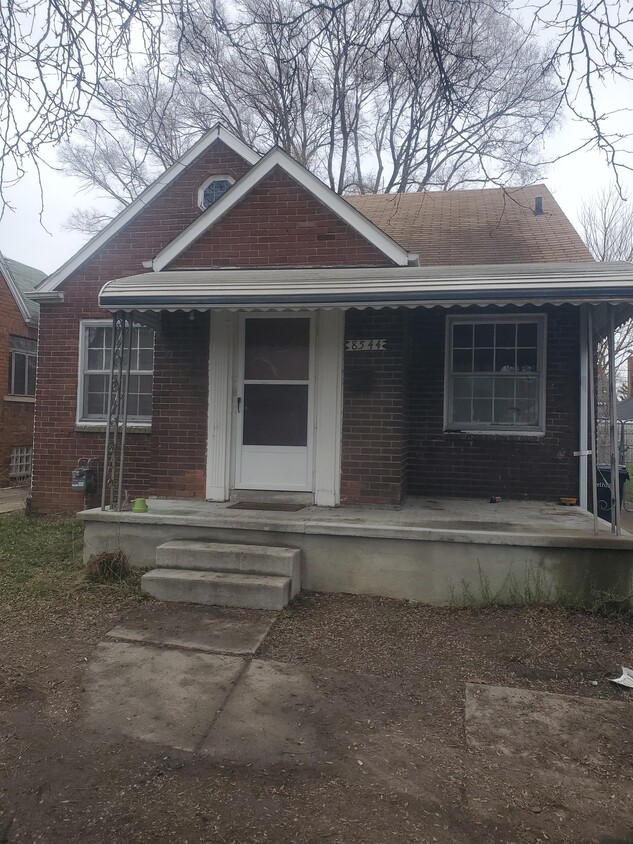 Primary Photo - 8544 Roselawn St