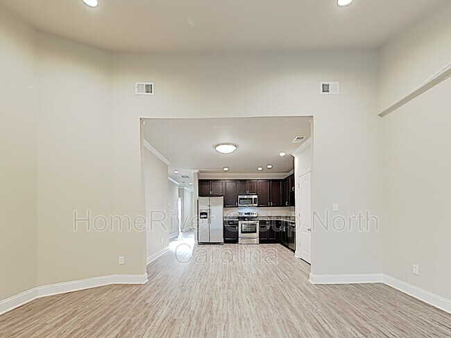 Foto del edificio - 5844 Bradford Lake Ln