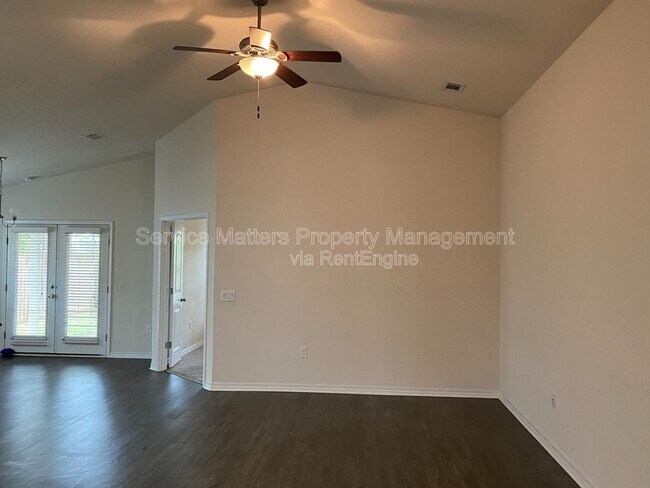 Foto del edificio - 5652 Peach Dr