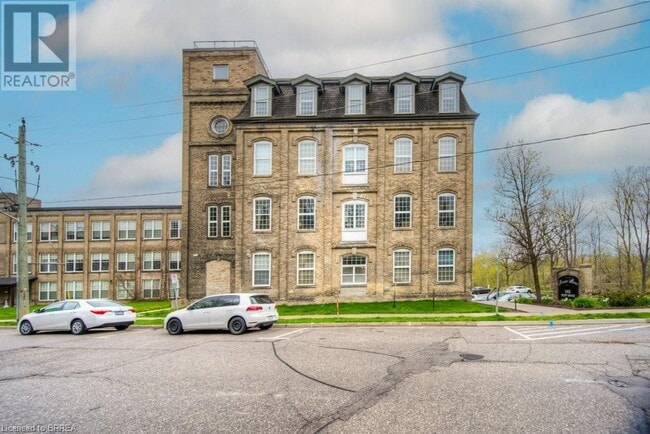Building Photo - 140 W River St