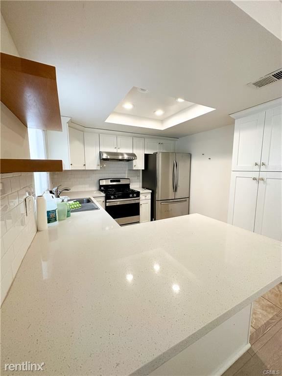 Building Photo - 3 br, 2.5 bath Condo - 218 N Marguerita Av...