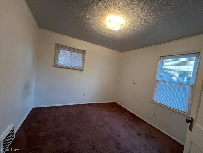 Building Photo - 135 Brighton Dr