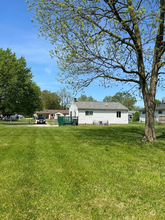 Building Photo - Cozy Ranch Style Home on Large Lot