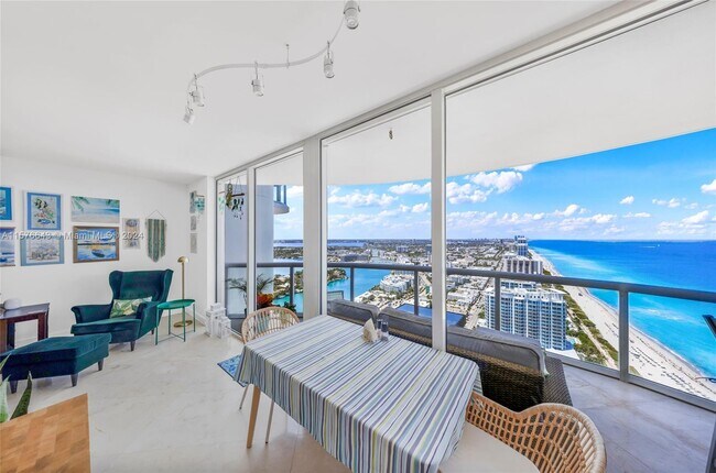 Foto del edificio - 6365 Collins Ave
