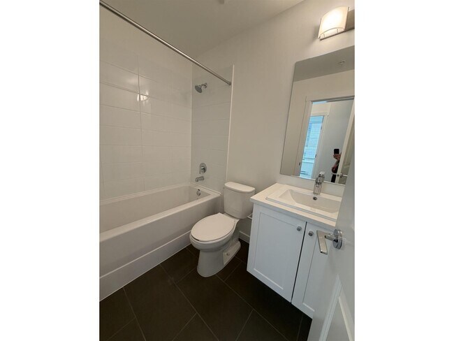 Photo du bâtiment - 15733-15785 85 Ave