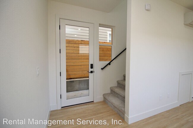 Building Photo - 2 br, 2.5 bath House - 7477 N Newell Ave