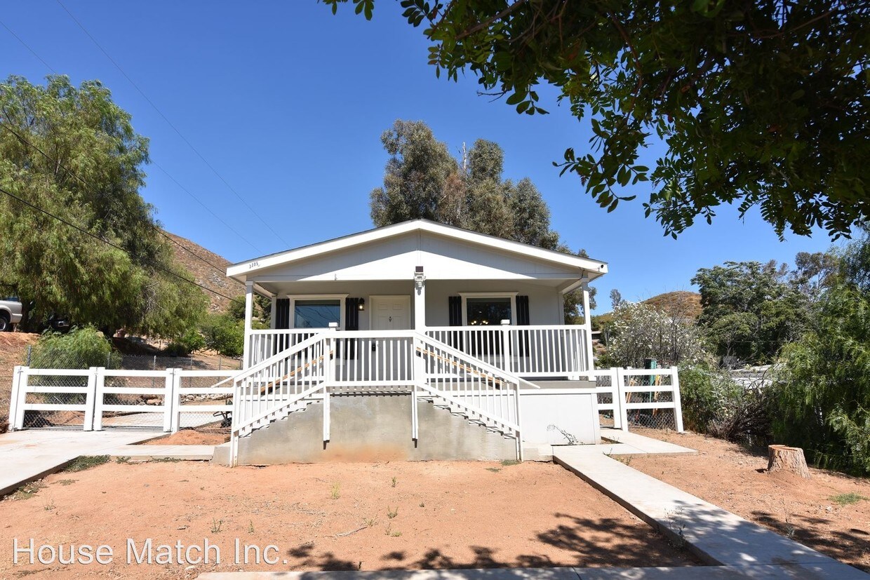 Foto principal - 3 br, 2 bath House - 33056 Almond St